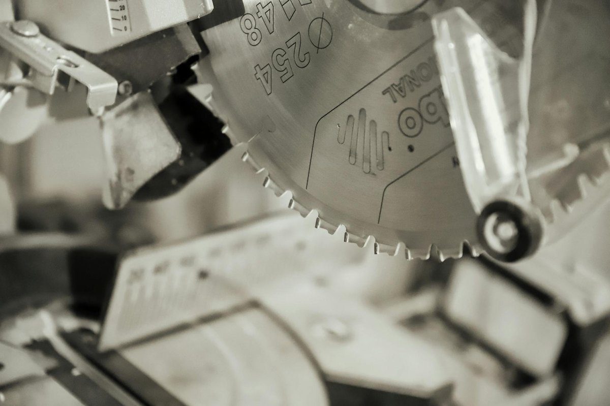 Convex edge hair shears reflecting light on a station mat