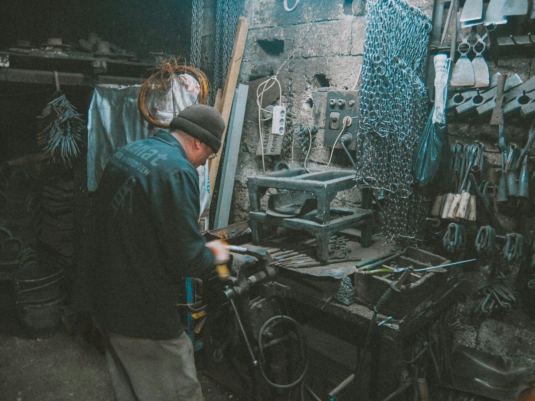 Feather Museum exterior in Seki City showcasing blade technology heritage