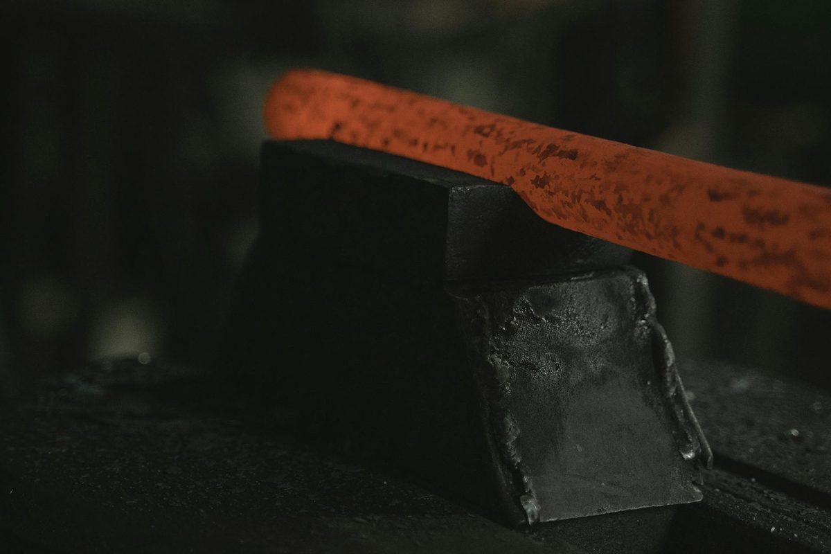 Japanese steel ingots and professional scissors showing different steel types