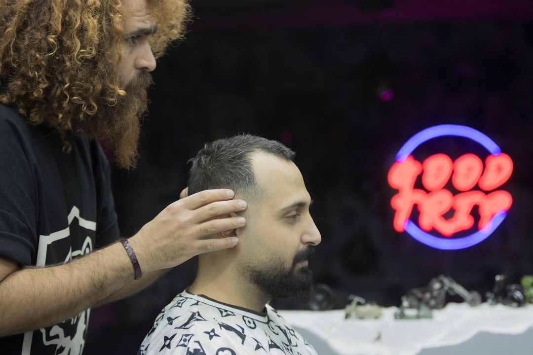 Stylist texturizing curls with shears