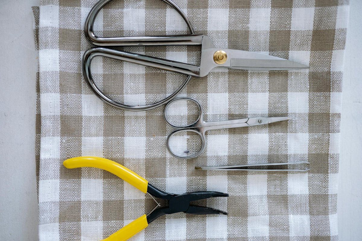 Professional Scissors vs Home Scissors: Why You Can't Use Kitchen Scissors on Hair