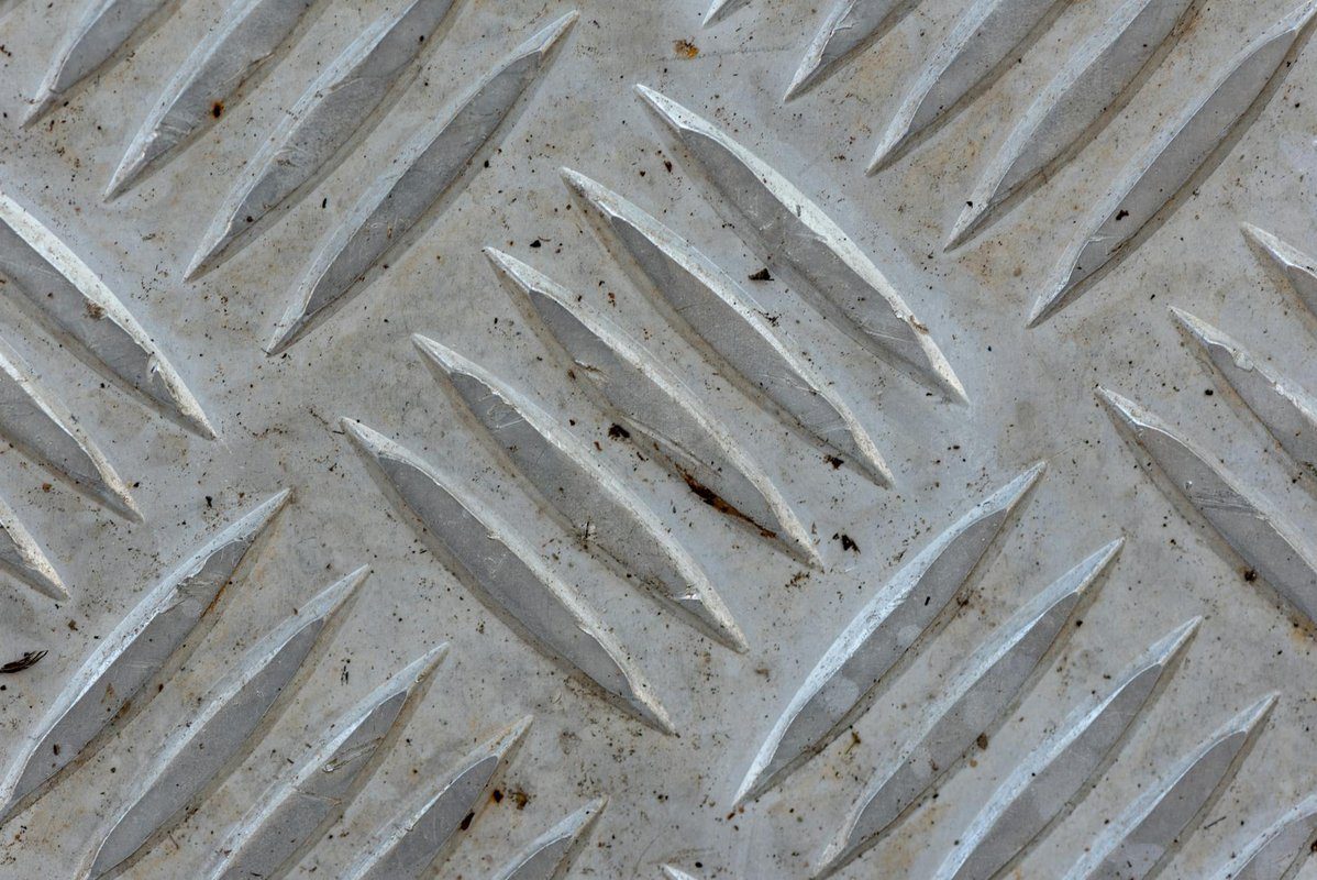 VG-10 vs Cobalt Alloy: The Steel Decision Every Stylist Faces